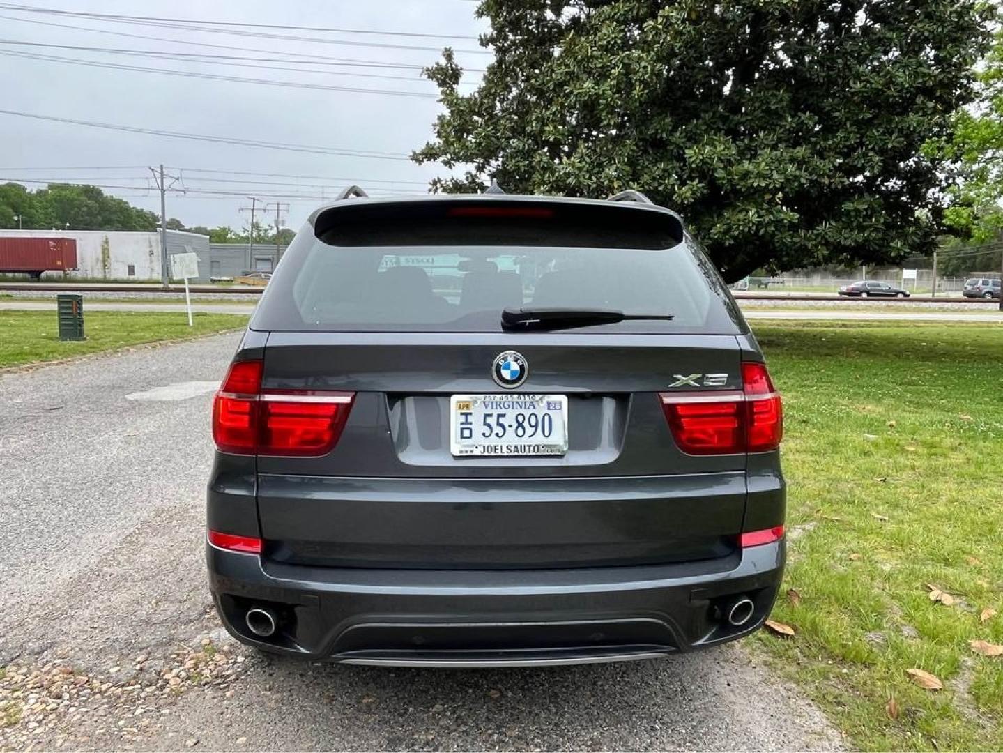 2011 Grey /Tan BMW X5 xDrive 35D (5UXZW0C55BL) with an M57 Twin Turbo I6 Diesel engine, Automatic transmission, located at 5700 Curlew Drive, Norfolk, VA, 23502, (757) 455-6330, 36.841885, -76.209412 - Photo#3